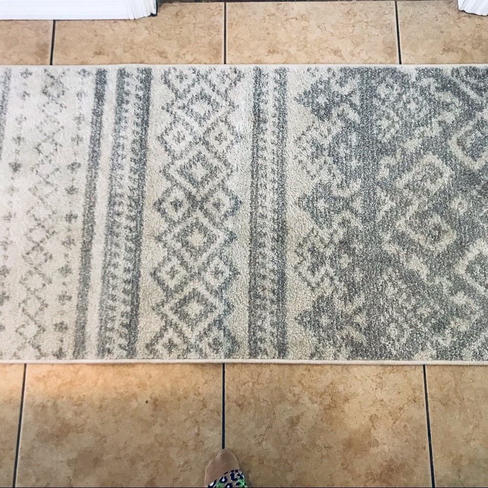 SAFAVIEH ADIRONDACK Ivory/Silver Tribal Pattern Runner Rug - Picture 8 of 11
